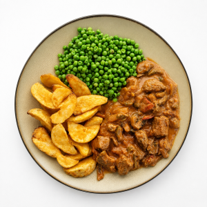 Bœuf stroganoff met aardappelwedges en erwtjes